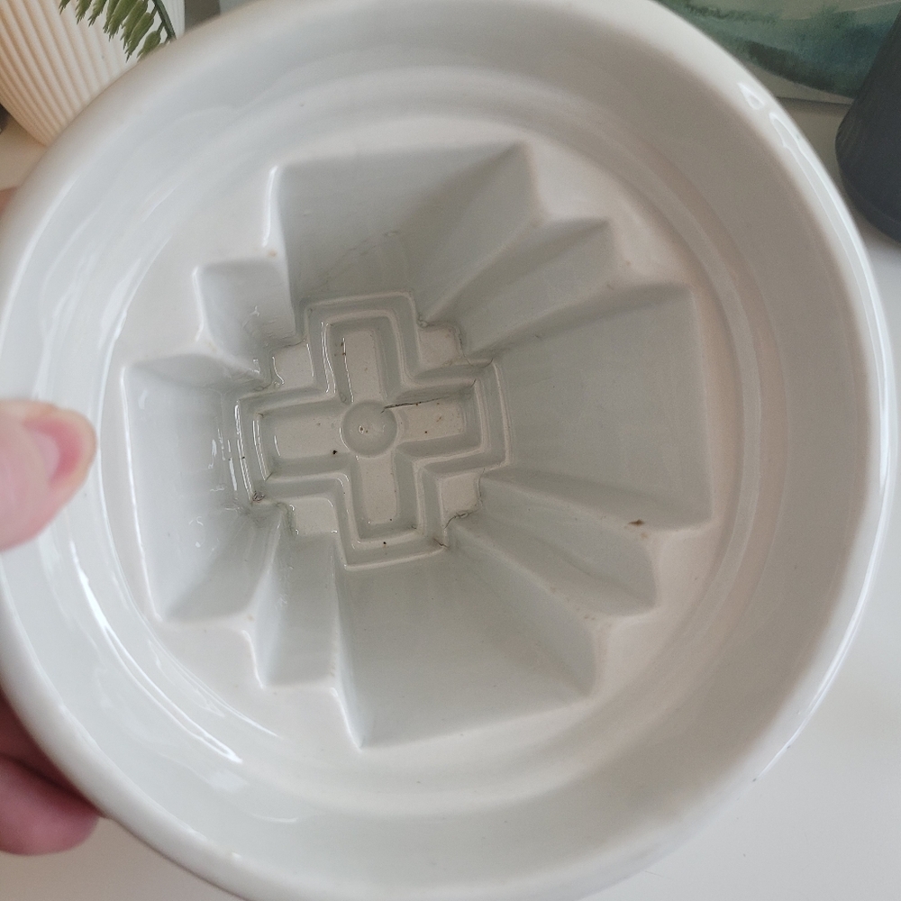 Vintage White Ceramic Jelly Jello Mold Heavy Vase Pen Holder Etc